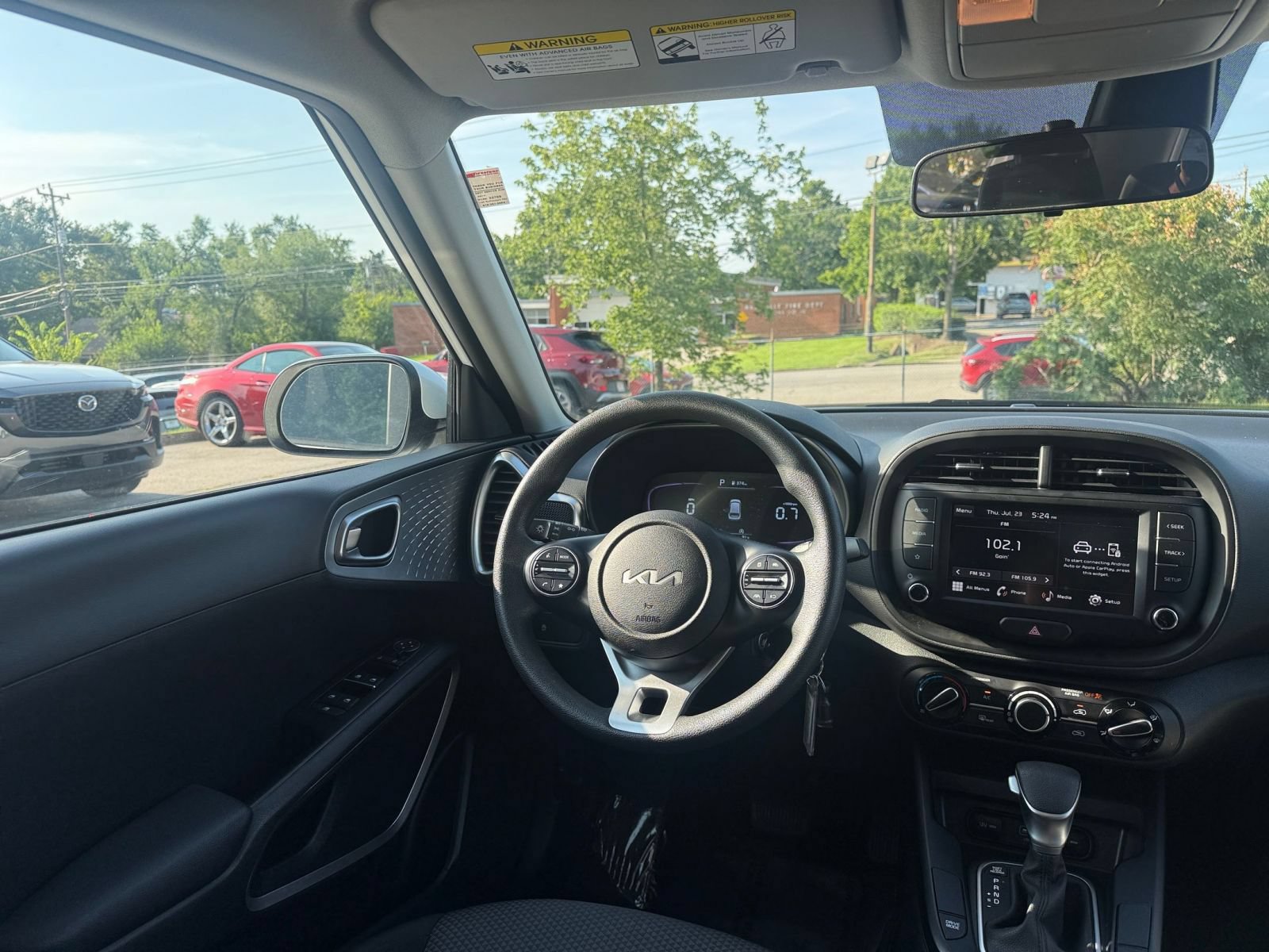 Used 2025 Kia Soul LX w/ LX Technology Package FWD image 32