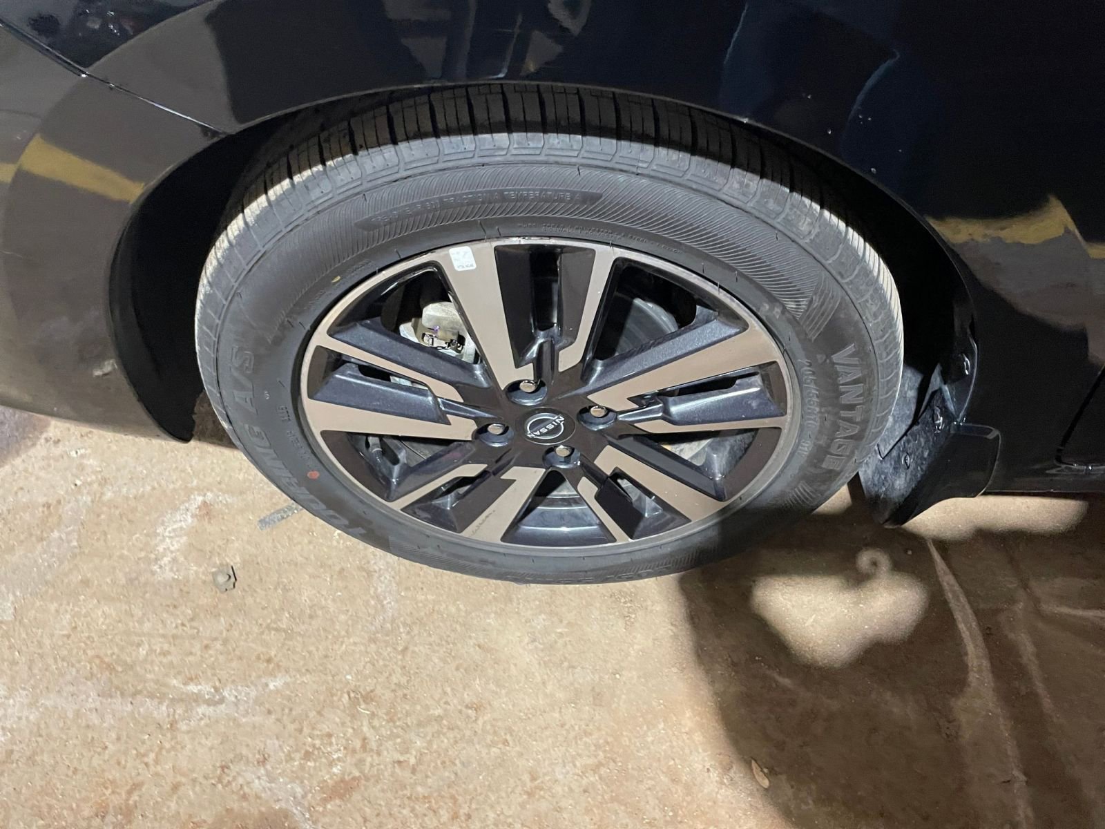 Used 2025 Nissan Versa SV w/ Trunk Package image 28