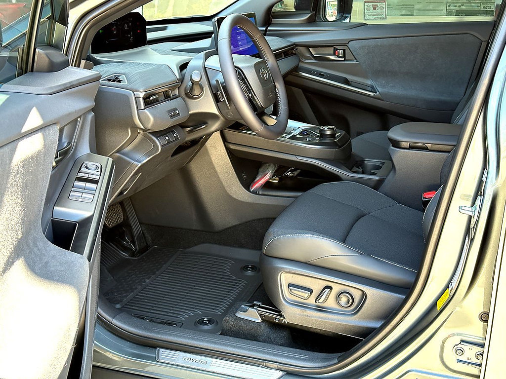 New 2026 Toyota C-HR AWD/4WD image 10
