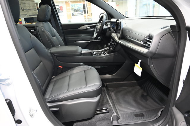 New 2027 Chevrolet Traverse LT w/ LPO, Floor Liner Package FWD image 10