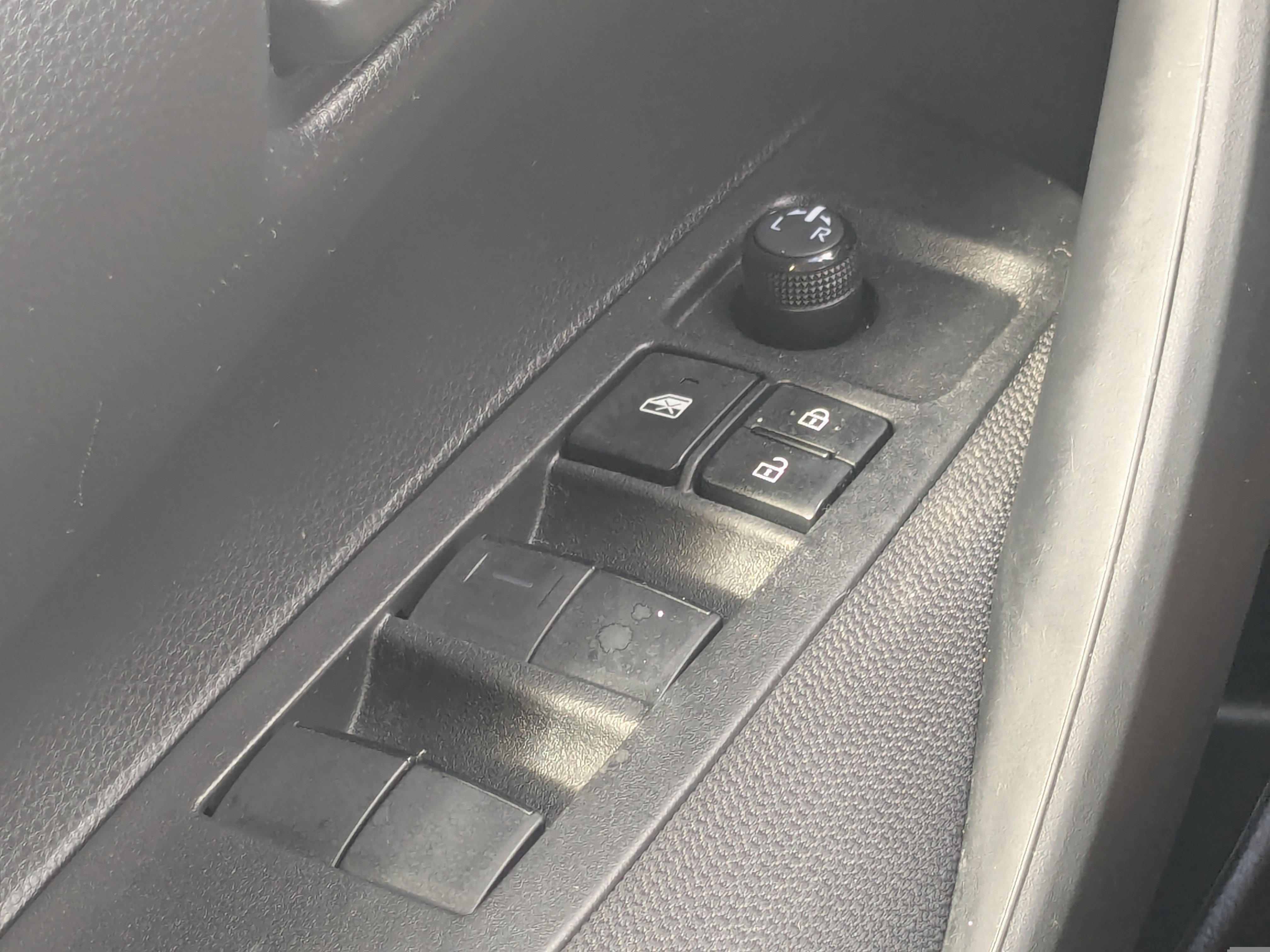 Used 2023 Toyota Corolla LE image 28