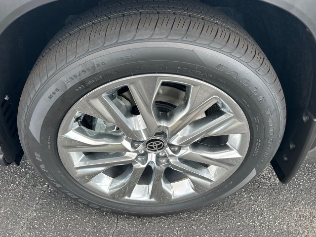 Used 2026 Toyota Highlander Limited AWD/4WD image 4