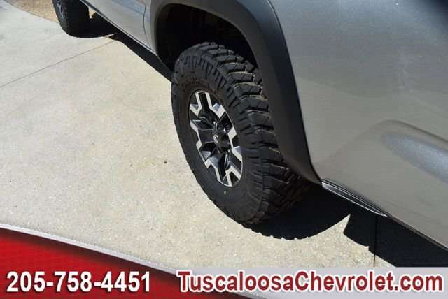 Used 2021 Toyota Tacoma TRD Off-Road w/ Technology Package AWD/4WD image 14