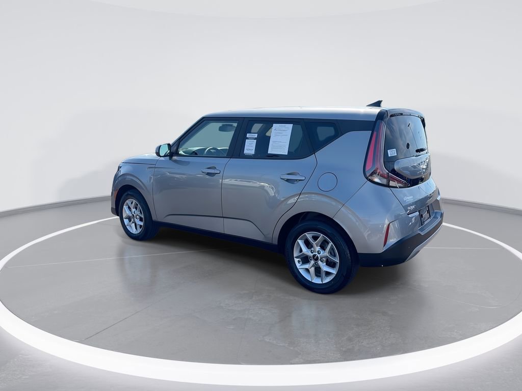 Used 2025 Kia Soul LX w/ LX Technology Package FWD image 6