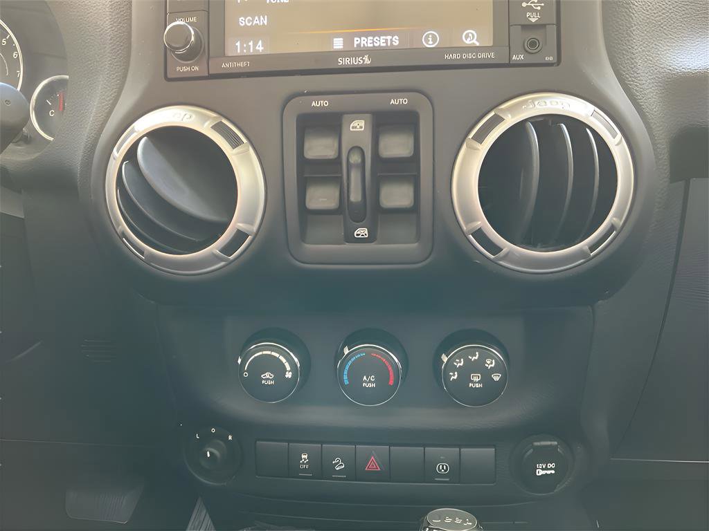 Used 2016 Jeep Wrangler Unlimited Sahara w/ Connectivity Group image 22