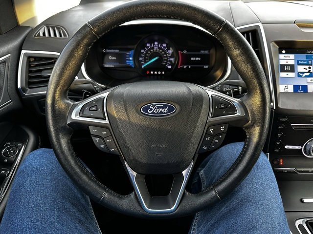 Used 2018 Ford Edge Titanium image 25