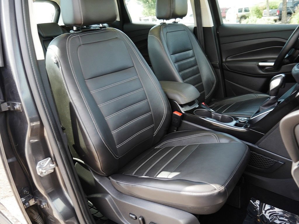 Used 2017 Ford C-MAX Energi Titanium w/ Equipment Group 501A FWD image 64