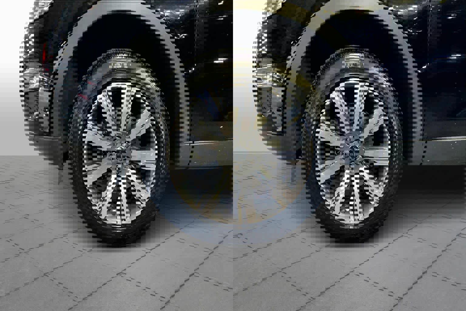 Used 2017 Land Rover Discovery Sport HSE Luxury image 10