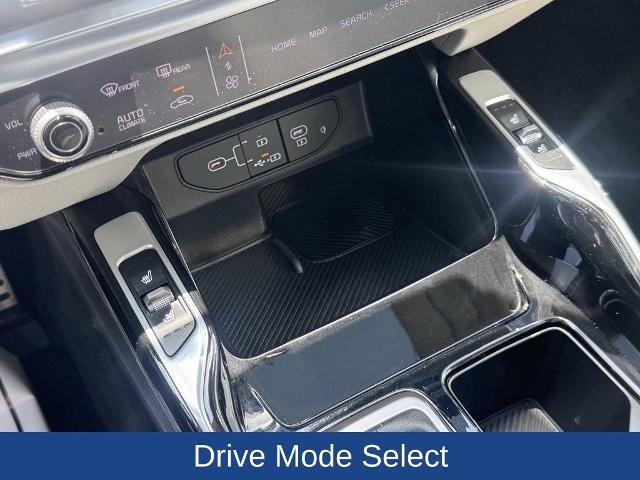 Used 2025 Kia Sorento SX AWD/4WD image 19