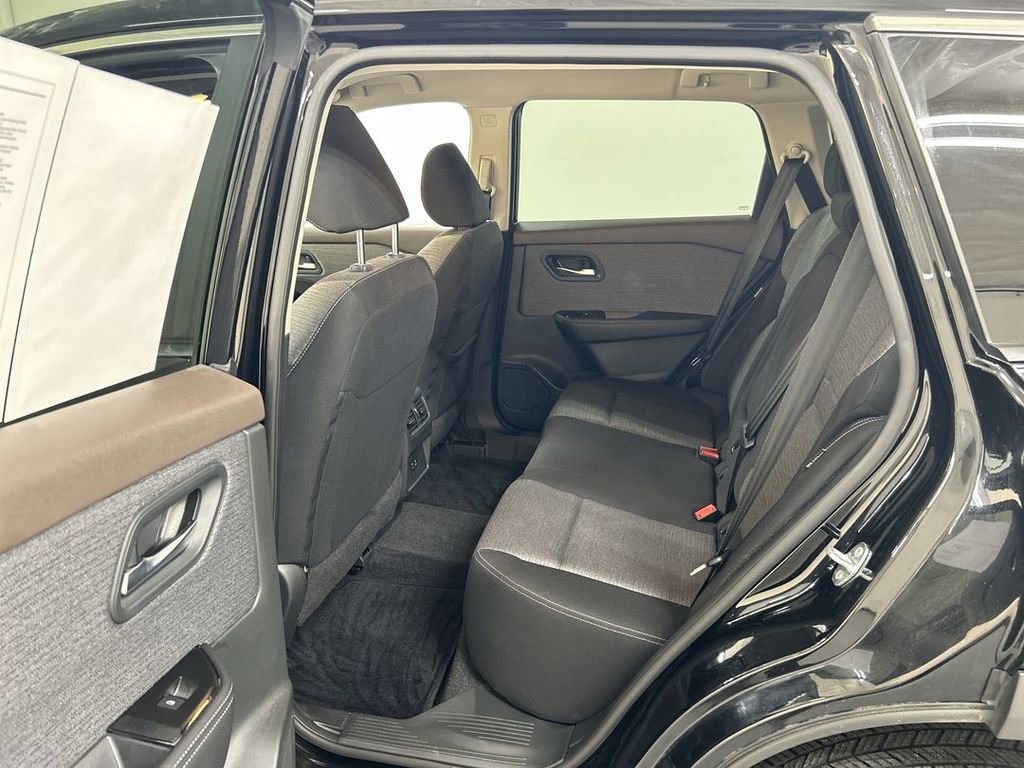 Used 2023 Nissan Rogue SV image 19