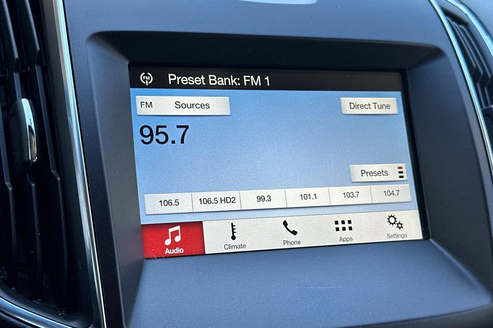 Used 2018 Ford Edge Titanium image 24