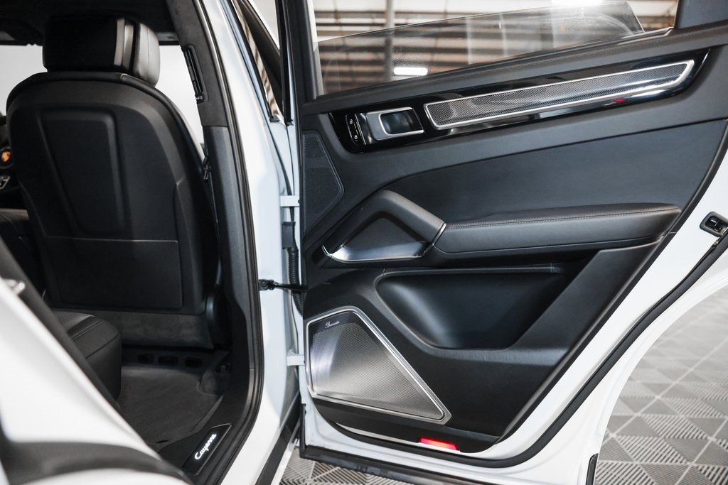 Used 2019 Porsche Cayenne Turbo w/ Sportdesign Package image 14