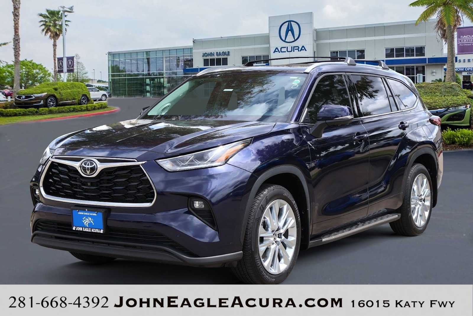 Used 2024 Toyota Highlander Limited FWD image 1