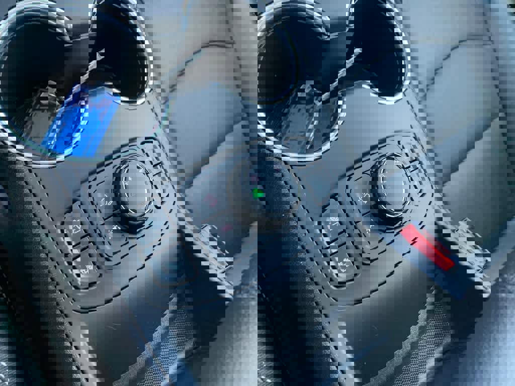 Used 2024 GMC Terrain SLT w/ Infotainment Package II image 25