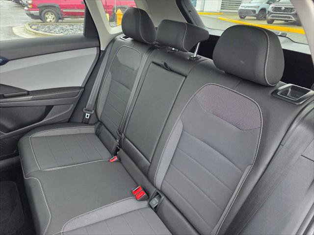 Used 2024 Volkswagen Taos SE AWD/4WD image 17