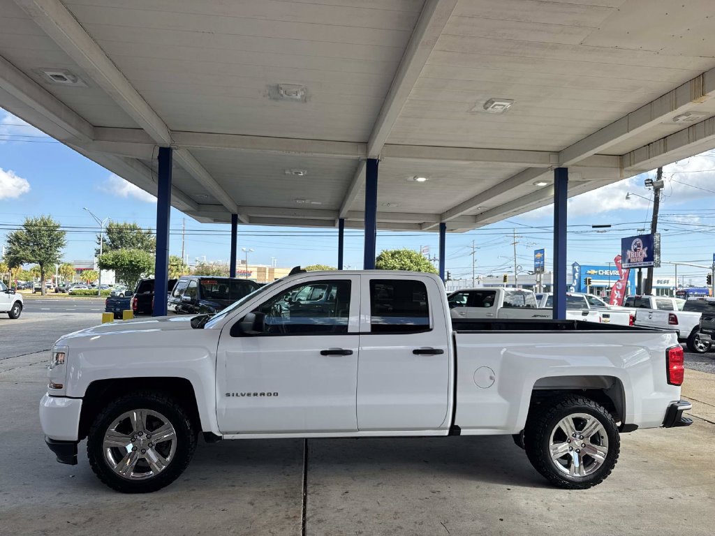 Used 2018 Chevrolet Silverado 1500 Custom w/ Custom Value Package RWD image 4