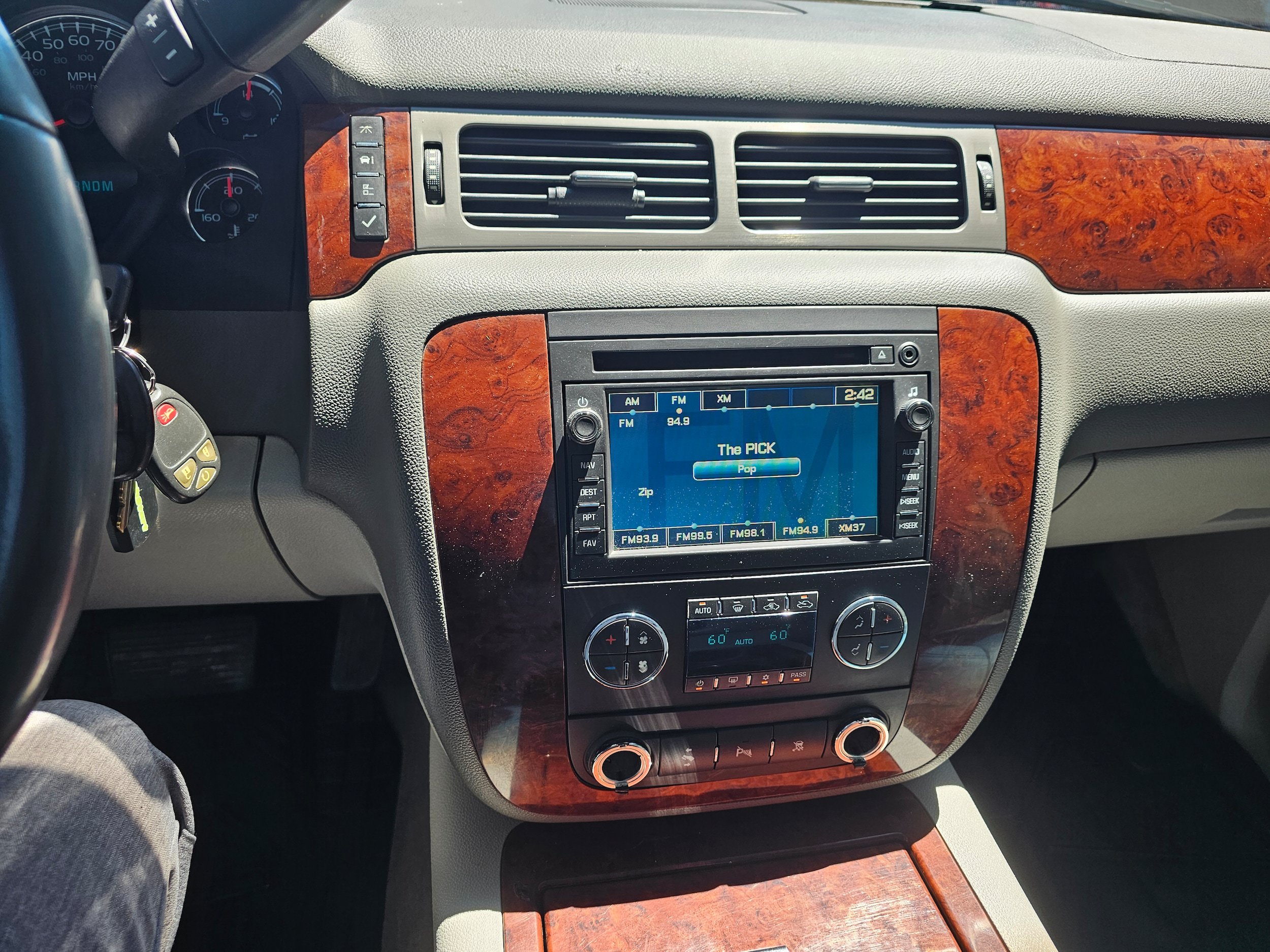 Used 2011 Chevrolet Avalanche LTZ AWD/4WD image 13