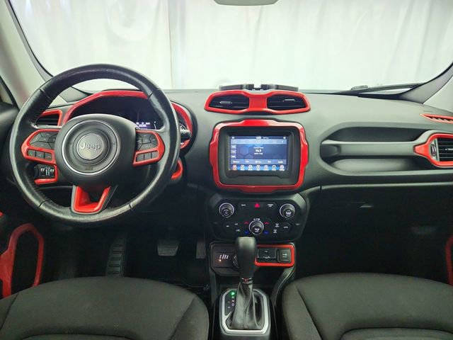 Used 2019 Jeep Renegade Latitude w/ Cold Weather Group image 12