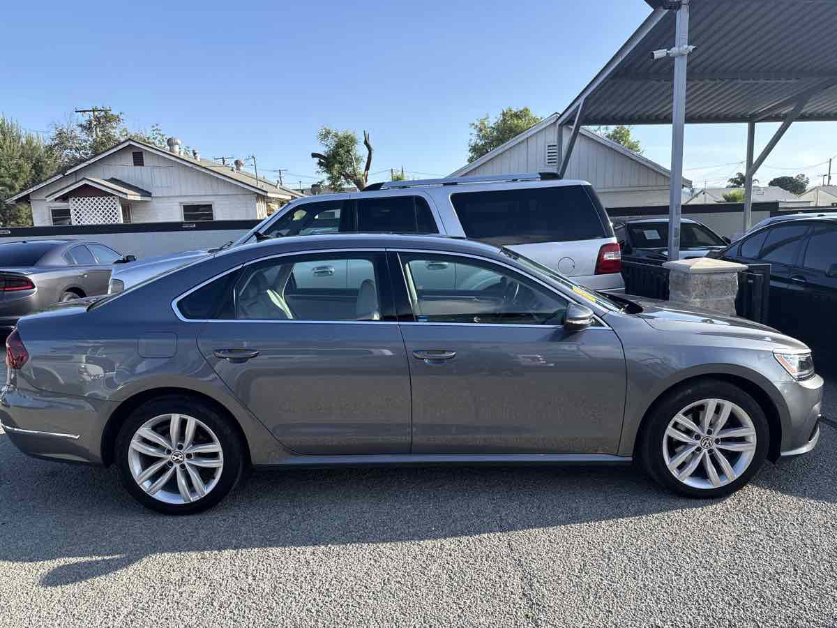 Used 2018 Volkswagen Passat 2.0T SE image 3