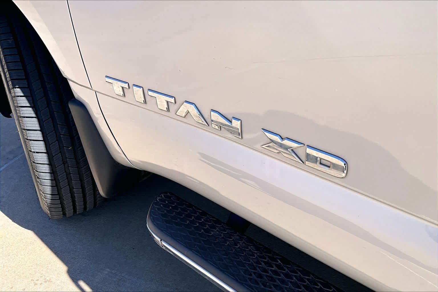 Used 2017 Nissan Titan SL AWD/4WD image 34