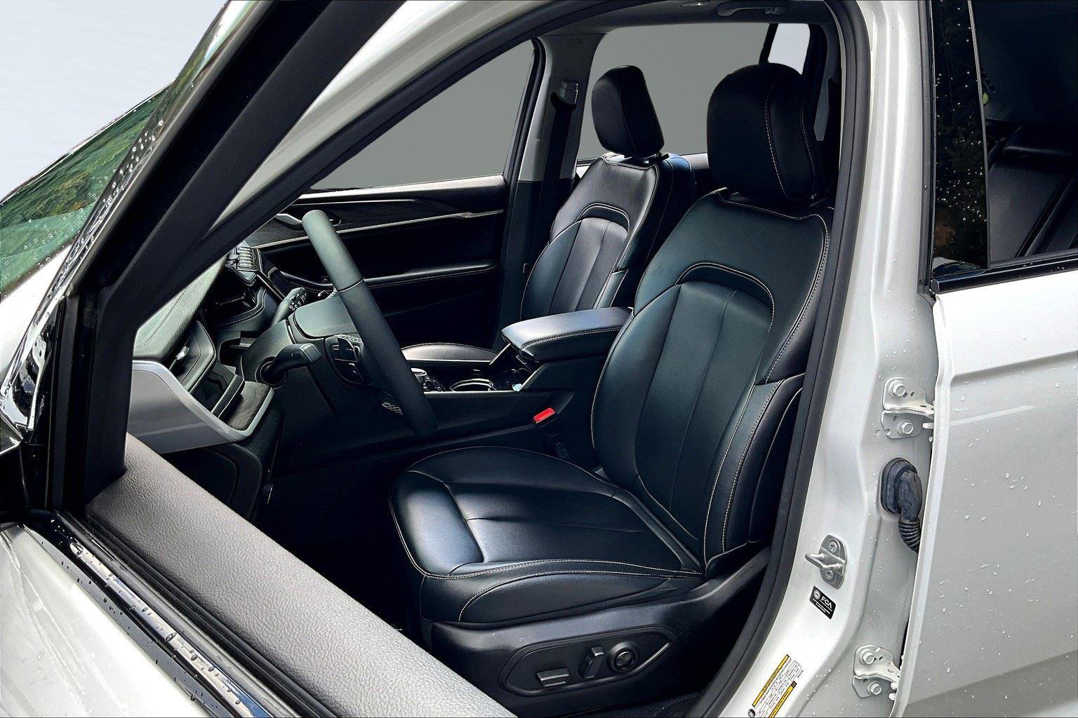 Used 2023 Jeep Grand Cherokee 4WD 4xe image 26