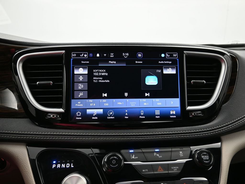 Used 2023 Chrysler Pacifica Limited FWD image 15