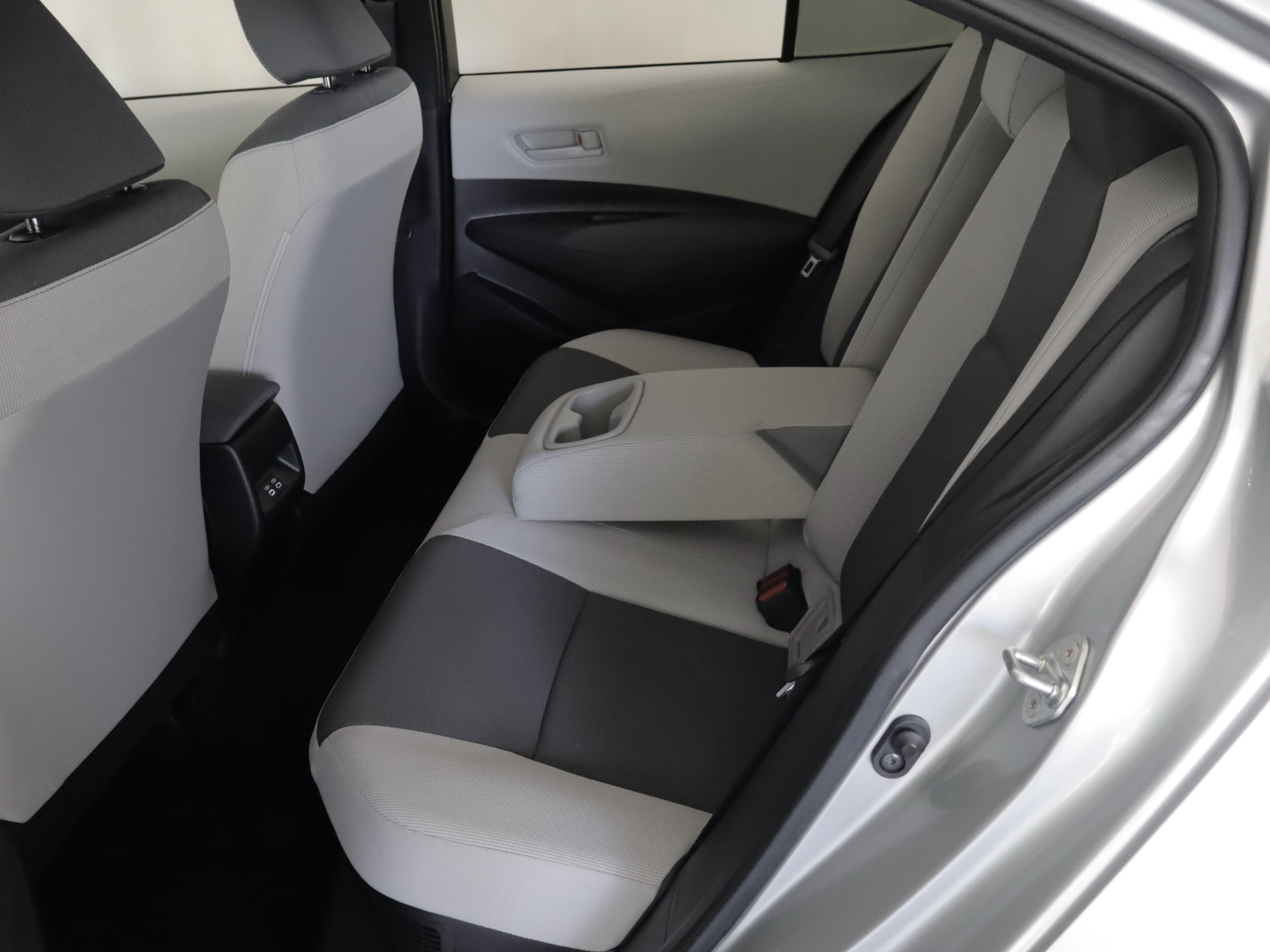 Used 2025 Toyota Corolla LE w/ LE Premium Package FWD image 8