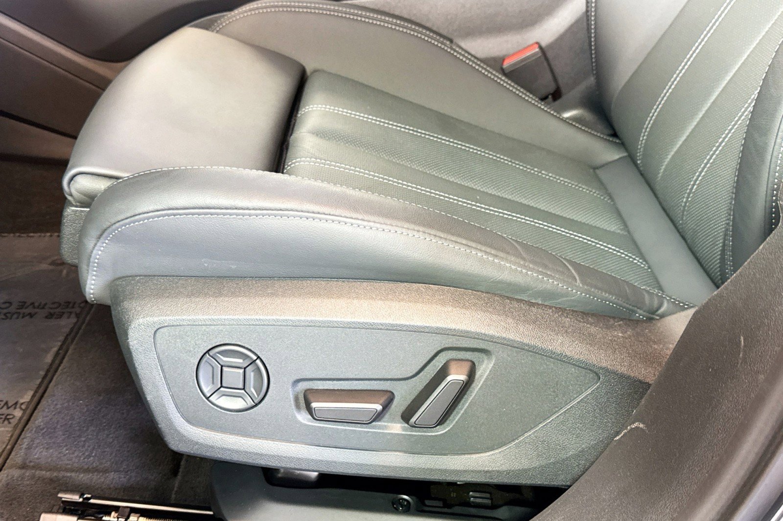 Used 2025 Audi A6 e-tron Premium Plus w/ Premium Plus image 18