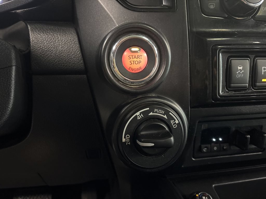 Used 2020 Nissan Titan PRO-4X w/ Pro-4x Convenience Package AWD/4WD image 21