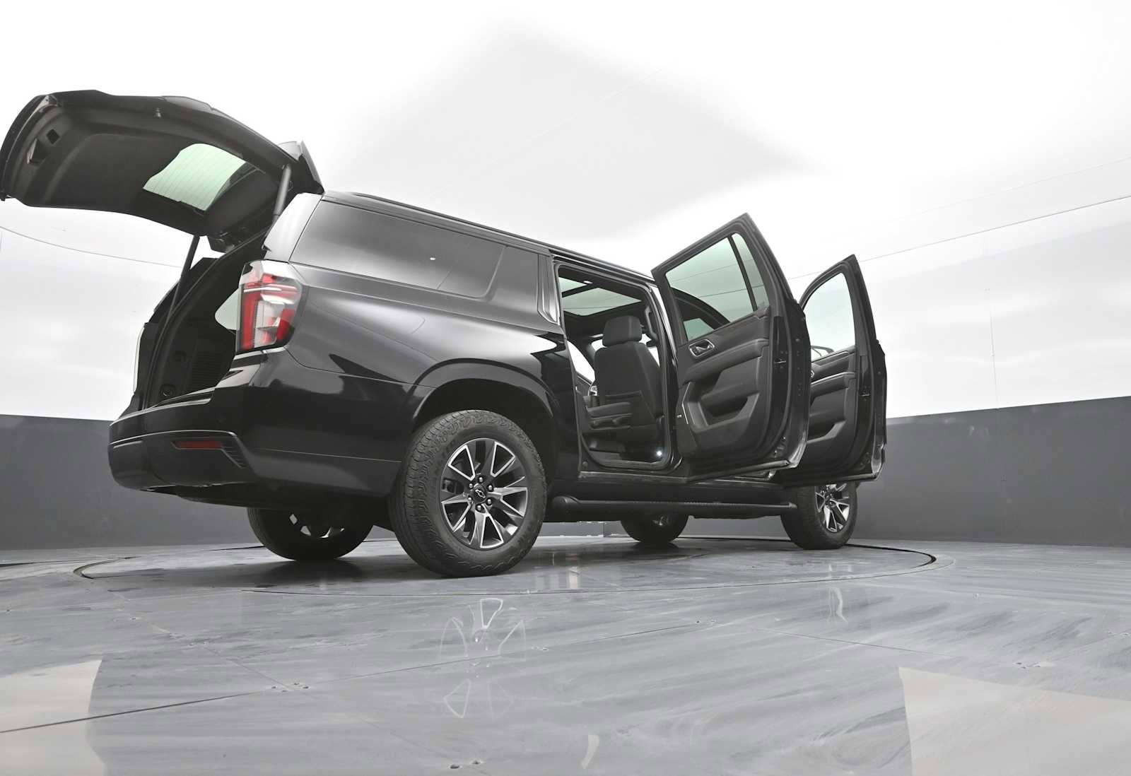 Used 2024 Chevrolet Suburban Z71 w/ Luxury Package image 48