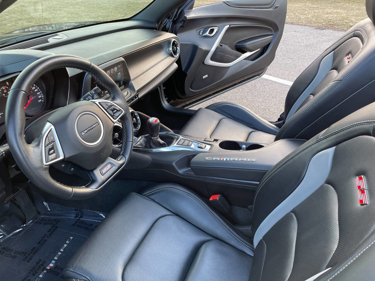 Used 2016 Chevrolet Camaro SS image 8