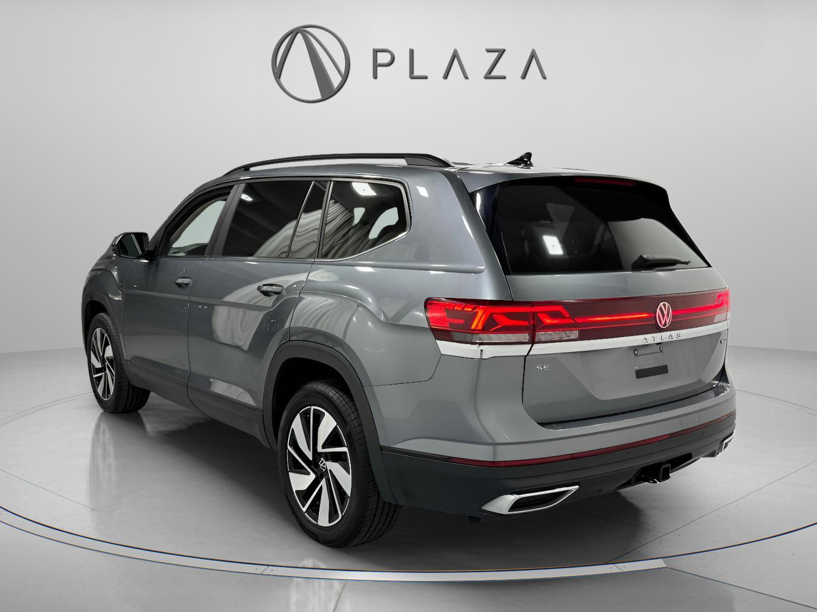 Used 2024 Volkswagen Atlas SE image 4