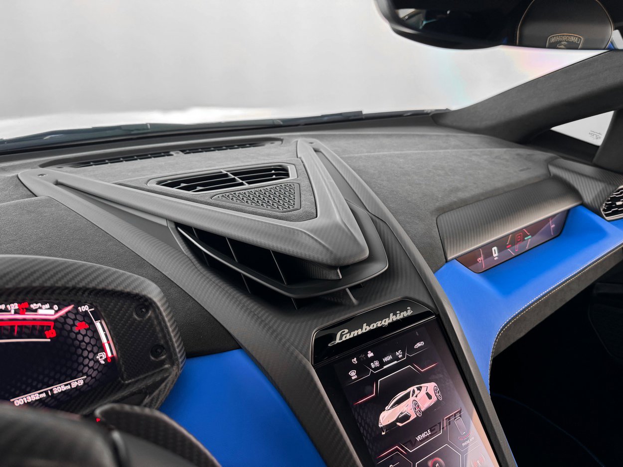 Used 2025 Lamborghini Revuelto image 22