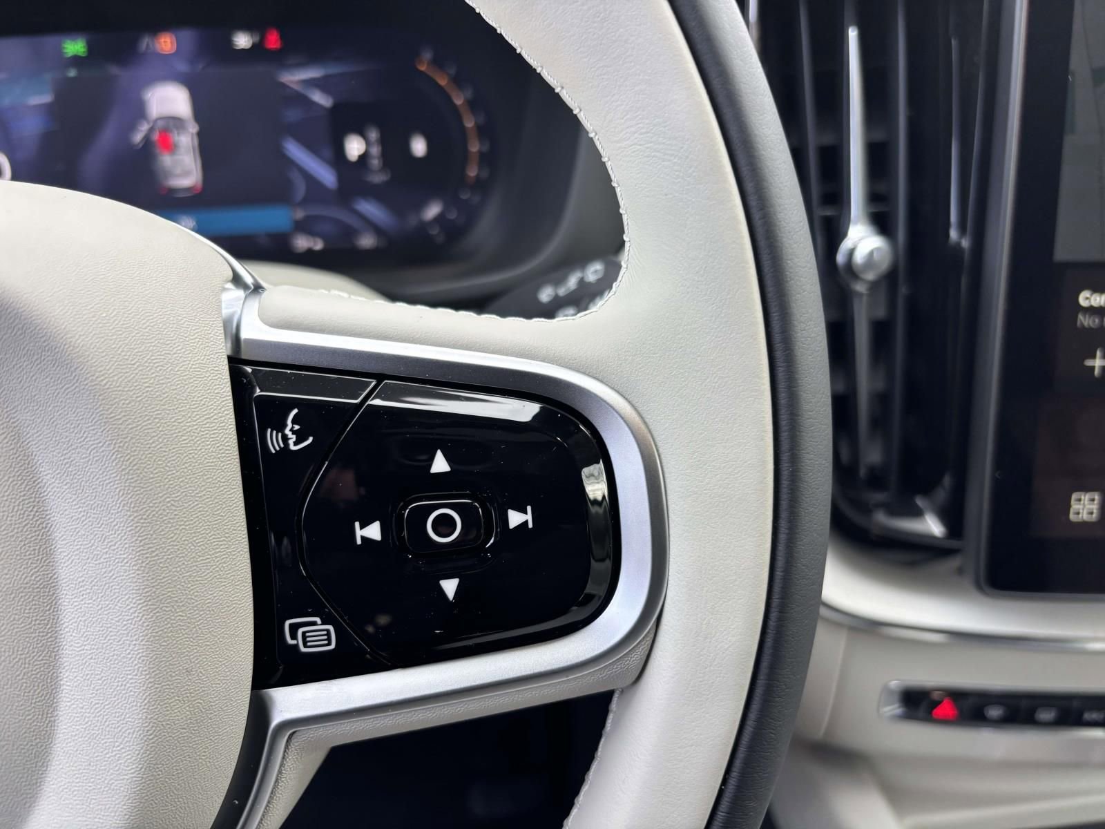 New 2026 Volvo XC60 B5 Ultra w/ Protection Package Premier image 16