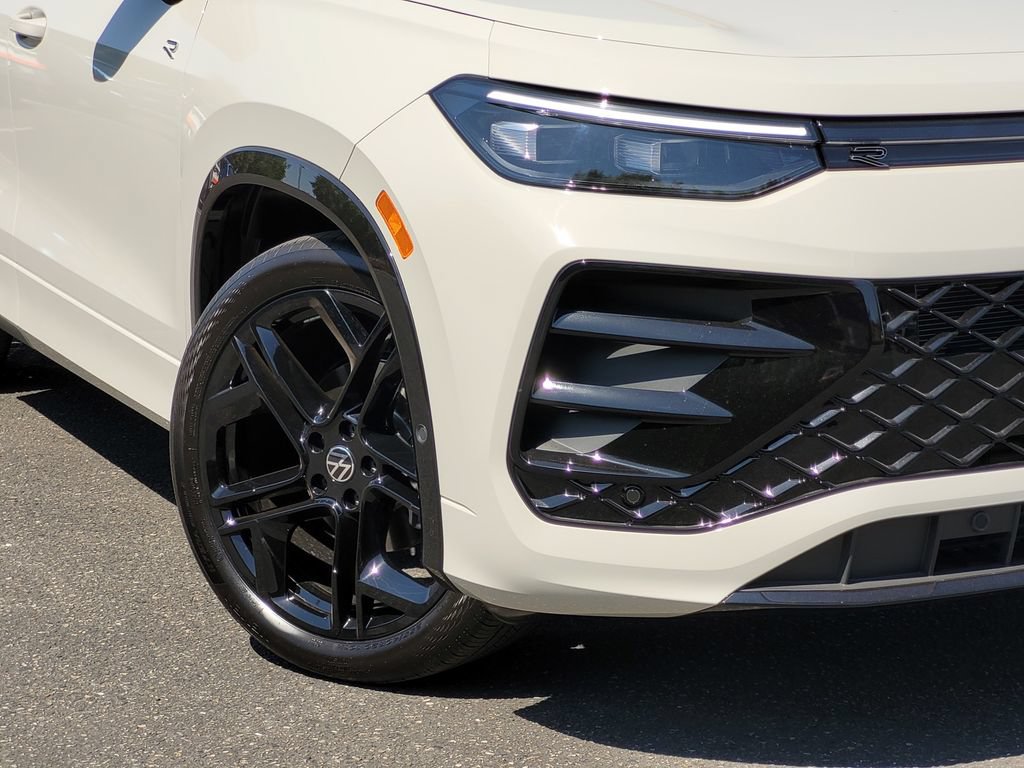 New 2026 Volkswagen Tiguan SE R-Line FWD image 3