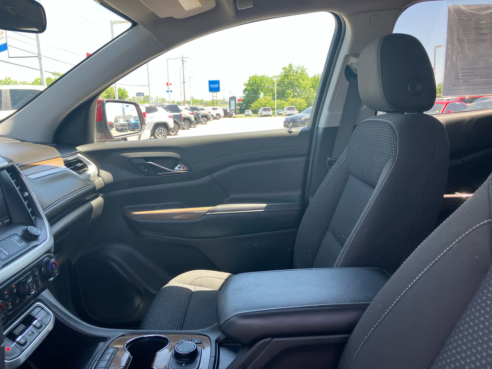 Used 2021 GMC Acadia SLE w/ Driver Convenience Package FWD image 10