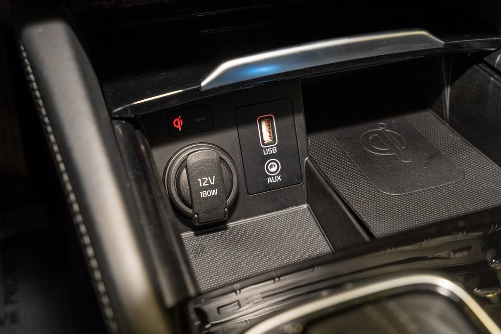 Used 2017 Kia Cadenza Technology image 16