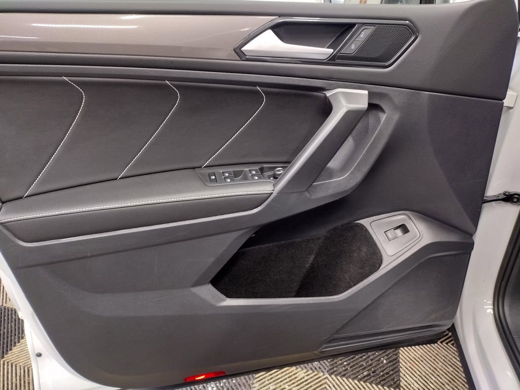 Certified 2024 Volkswagen Tiguan SE image 21