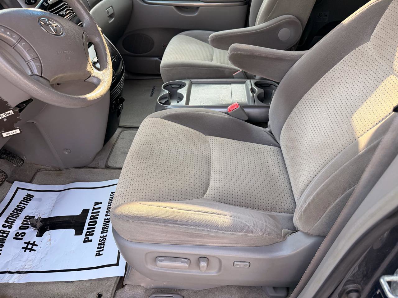 Used 2010 Toyota Sienna CE FWD image 7