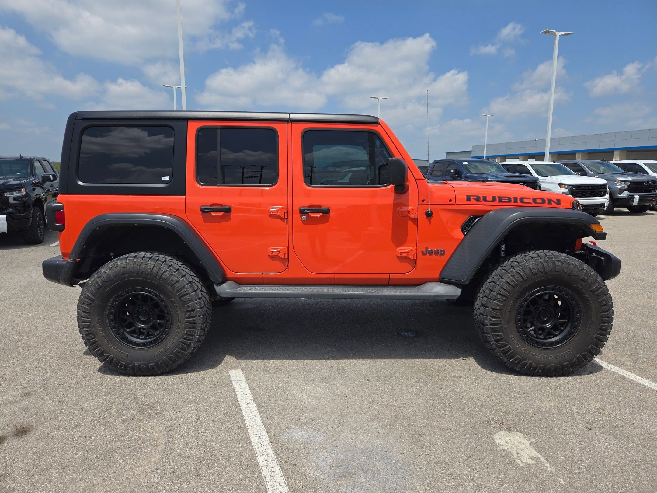 Used 2023 Jeep Wrangler Unlimited Rubicon w/ Cold Weather Group AWD/4WD image 2