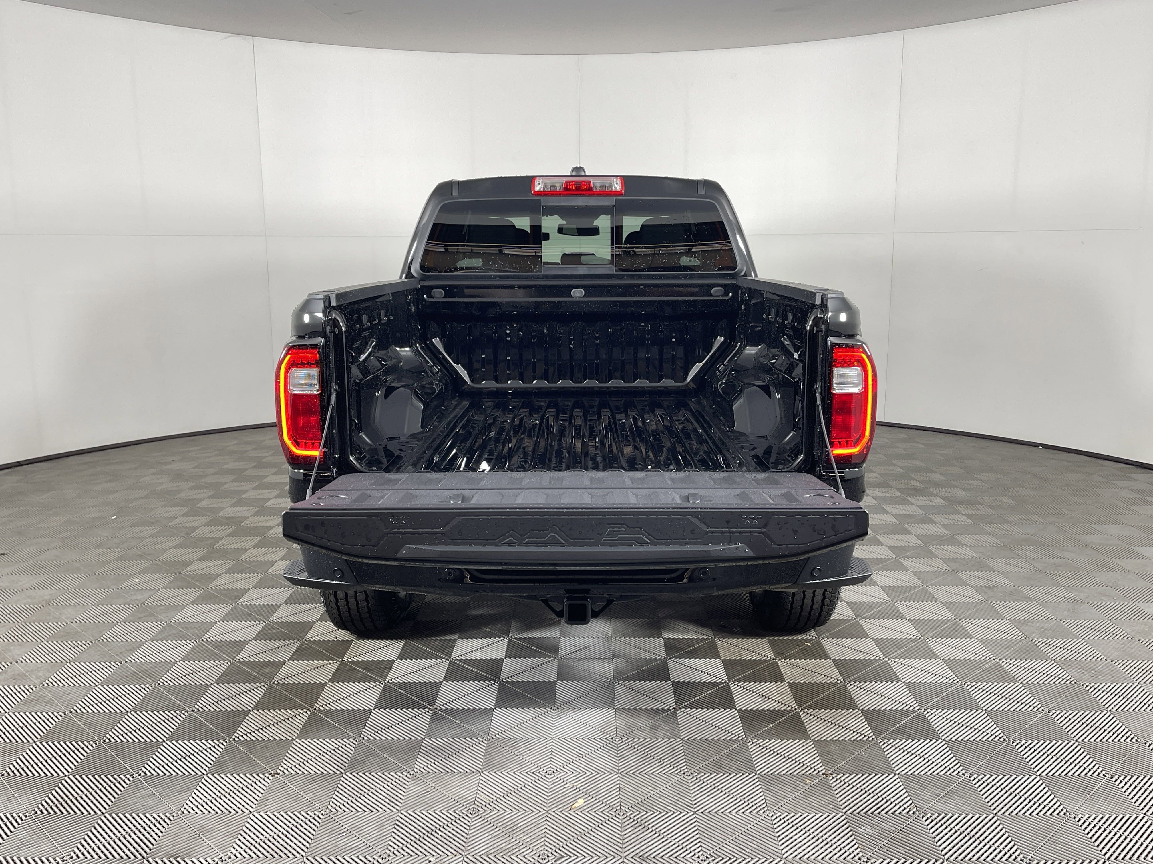 New 2025 GMC Canyon Elevation w/ Convenience Package image 8