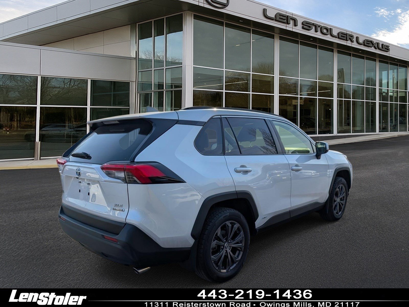 Used 2023 Toyota RAV4 XLE Premium AWD/4WD image 3
