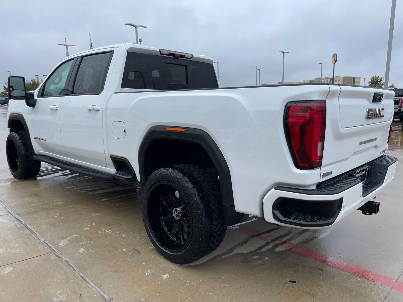 Used 2021 GMC Sierra 2500 AT4 w/ AT4 Premium Plus Package image 3