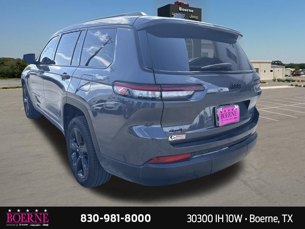 Used 2025 Jeep Grand Cherokee L Limited w/ Black Appearance Package AWD/4WD image 9