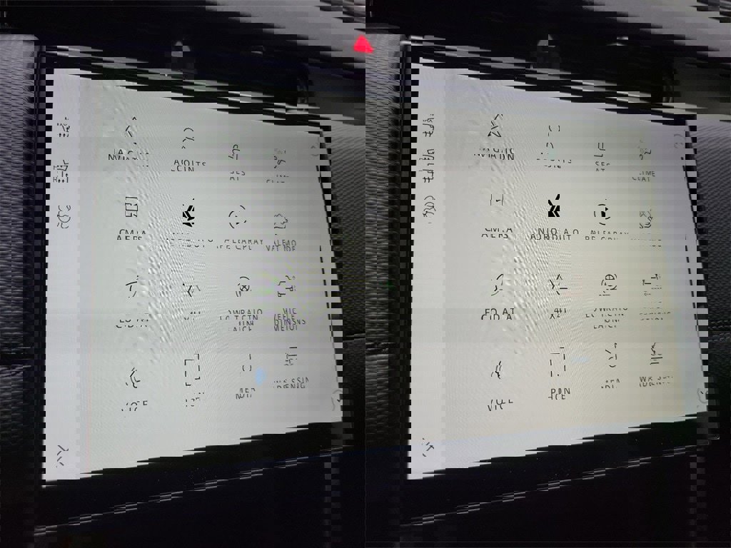 New 2025 Land Rover Discovery Sport Dynamic SE image 31