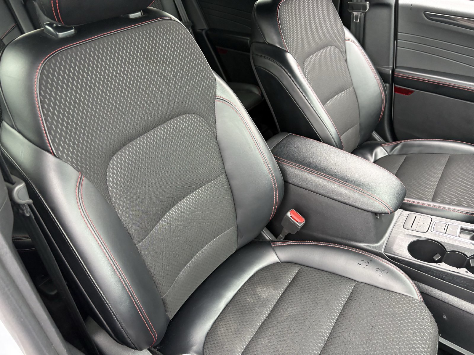 Certified 2025 Ford Escape ST-Line Select AWD/4WD image 12