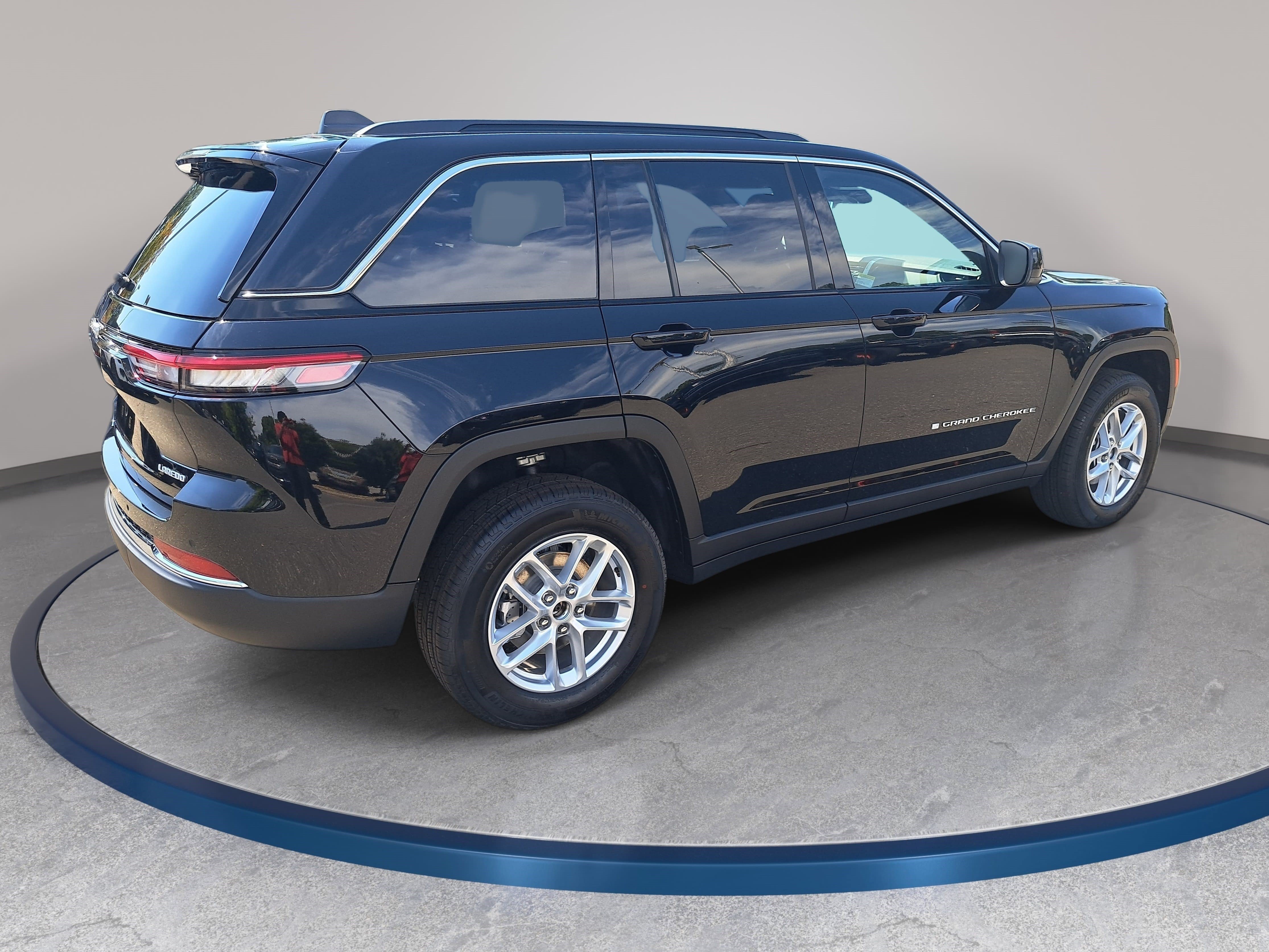 New 2026 Jeep Grand Cherokee Laredo AWD/4WD image 5