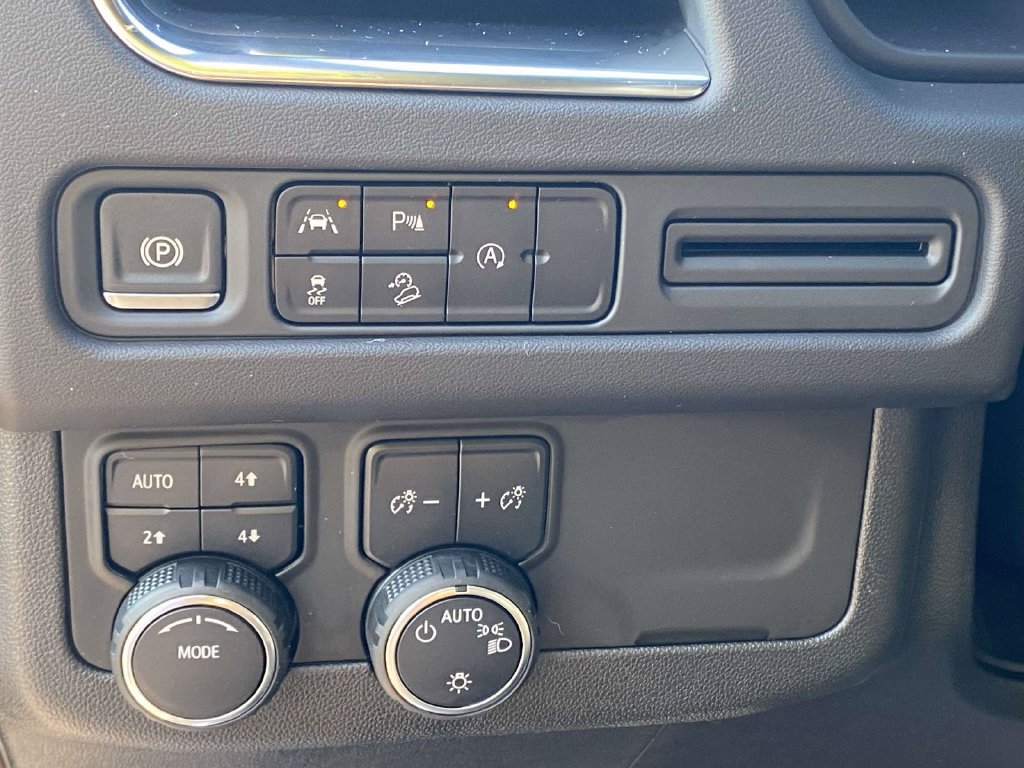 Used 2024 Chevrolet Tahoe Premier AWD/4WD image 19
