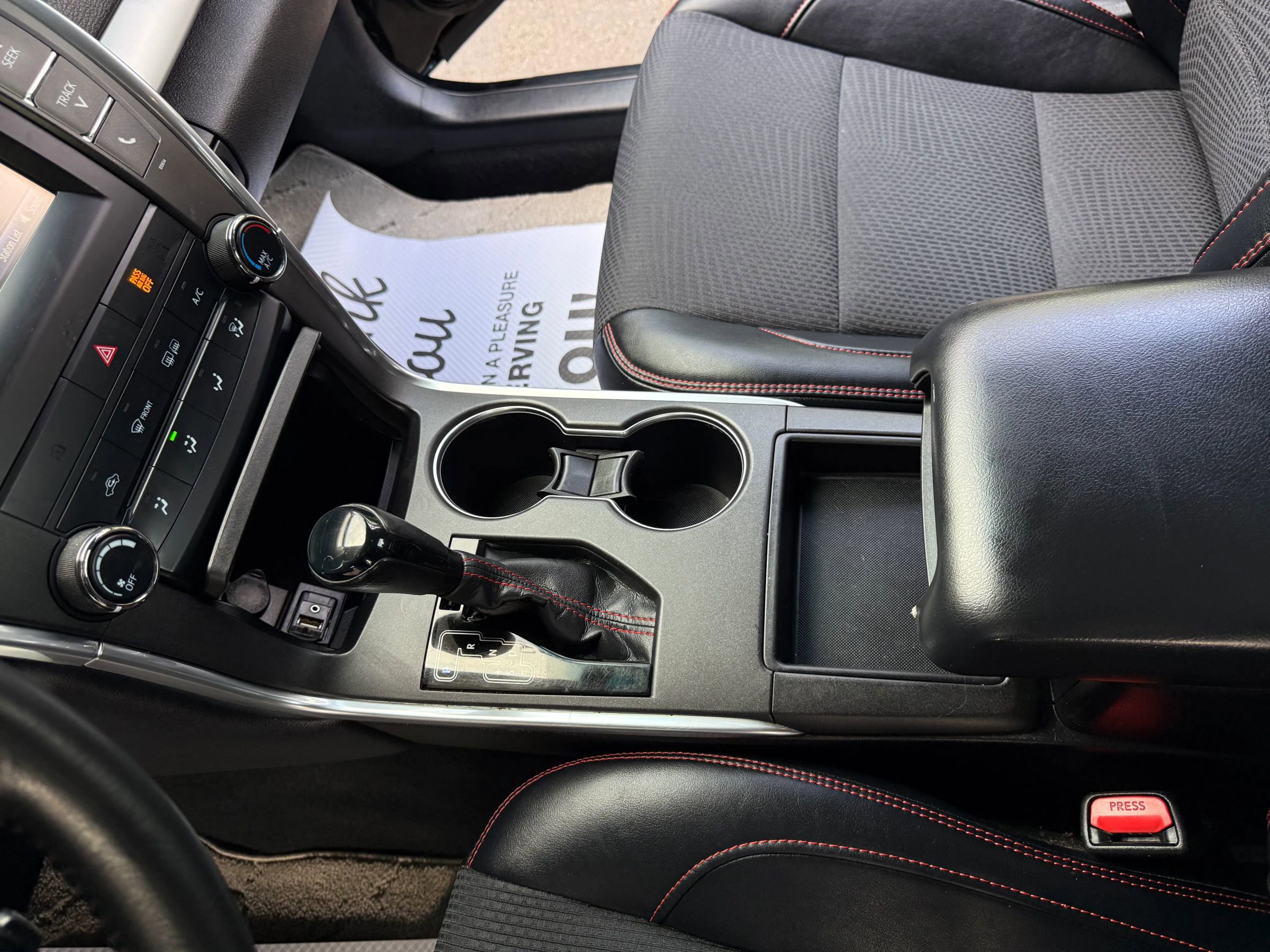 Used 2017 Toyota Camry SE image 12