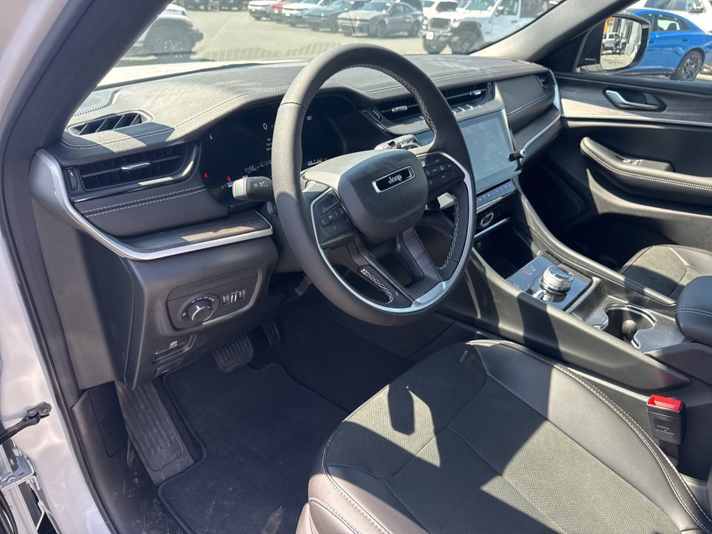 New 2026 Jeep Grand Cherokee Altitude AWD/4WD image 10